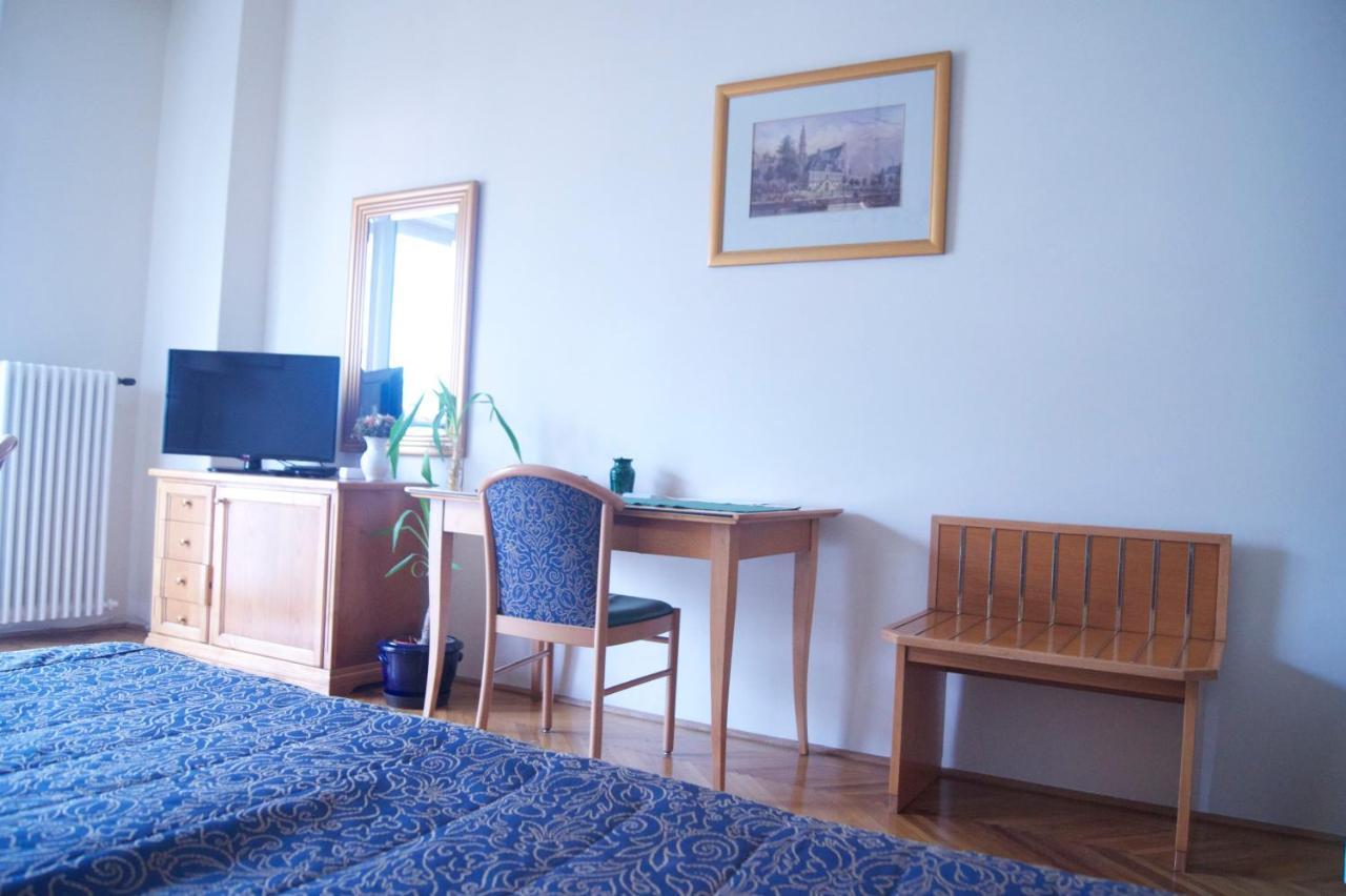 Flatneartocastlehill Apartamento Budapeste Exterior foto